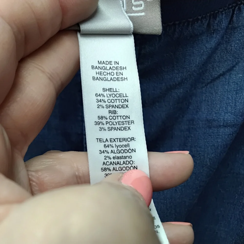 3919 Size 12/2 Upcycled Chico's Blue Capri Pants with Yellow Floral Appliqués - Picture 7 of 7